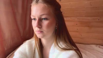 RobinCrown webcam model stream image