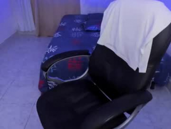 aron_boyy webcam model stream image