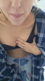 Monita8 webcam model stream image