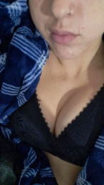 Monita8 webcam model stream image