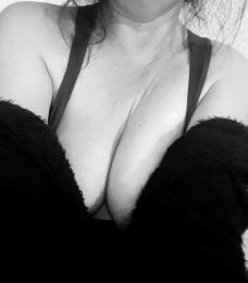 Nenuphar webcam model stream image