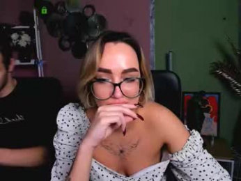 astren_villo webcam model stream image