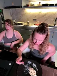 Nura_n_Sarah webcam model stream image