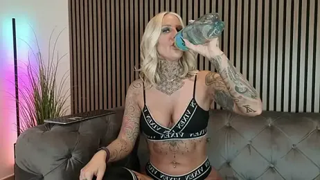 Lara-CumKitten webcam model stream image