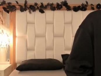 daphne_and_roger webcam model stream image