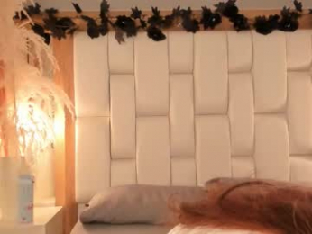 daphne_and_roger webcam model stream image