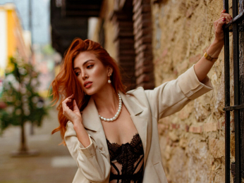 LilaFerrari webcam model stream image