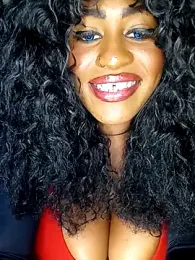 AmazonianMistress webcam model stream image