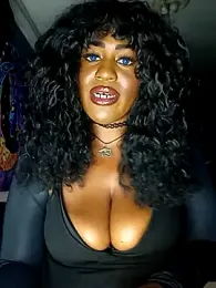 AmazonianMistress webcam model stream image