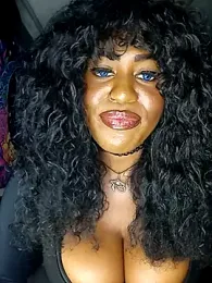 AmazonianMistress webcam model stream image