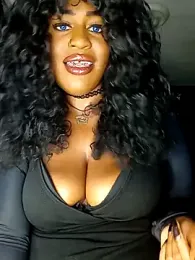 AmazonianMistress webcam model stream image