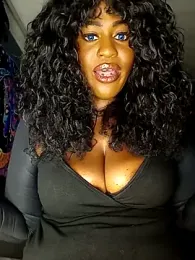 AmazonianMistress webcam model stream image