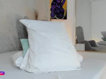 laralane_ webcam model stream image