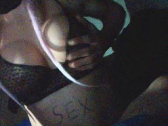 FemDaniCD webcam cam4 model stream image