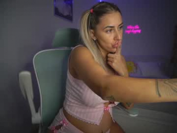 lunaink_ webcam model stream image