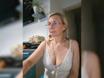 ShiningMILF webcam model stream image