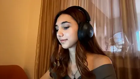 LinaMour webcam model stream image