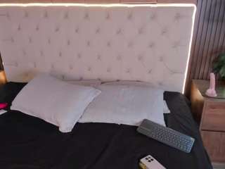 aria-white webcam model stream image