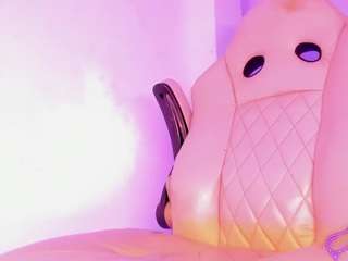 mia-royal webcam camsoda model stream image