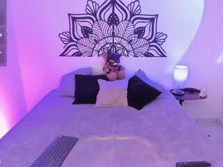 Louane Bour webcam model stream image