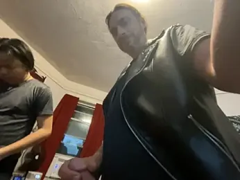 Roommatesgonewild webcam model stream image