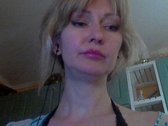 RedEmemdems webcam model stream image