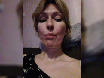 RedEmemdems webcam model stream image