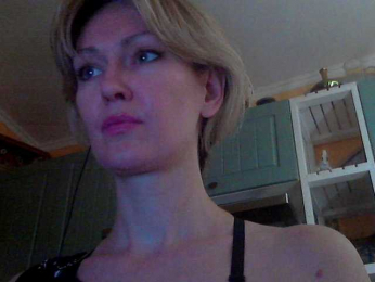 RedEmemdems webcam model stream image