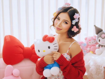 KellyHolly webcam model stream image