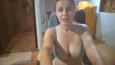 Evelovetoi webcam model stream image