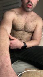 WhiteAndHairy webcam model stream image