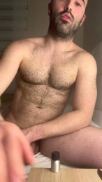 WhiteAndHairy webcam model stream image