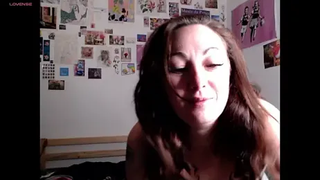 AdorahB3ll3 webcam model stream image