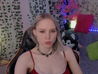 GinaGinaLove webcam model stream image