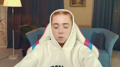 NelidaReus webcam model stream image