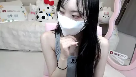 momo_room webcam model stream image
