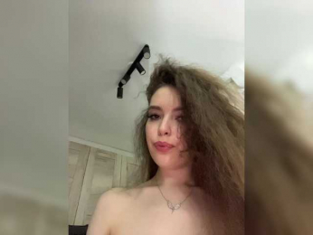 YourLadyyy webcam model stream image