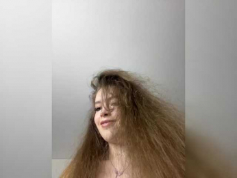 YourLadyyy webcam model stream image