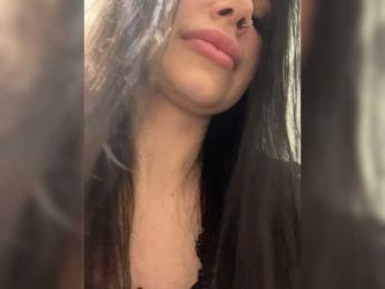 Y_Leiki webcam model stream image