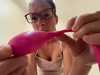 Hairy_horny_mommy webcam stripchat model stream image