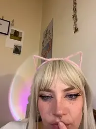 April_LoveUK webcam model stream image