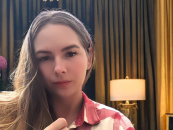 AngieHouston webcam model stream image