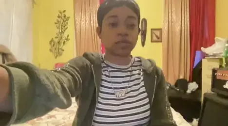 MommyConfident webcam model stream image