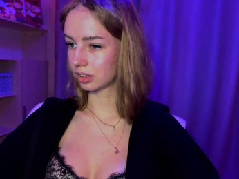 SweetyWhisper webcam model stream image