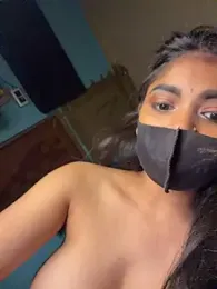Riya_35_sexy webcam stripchat model stream image