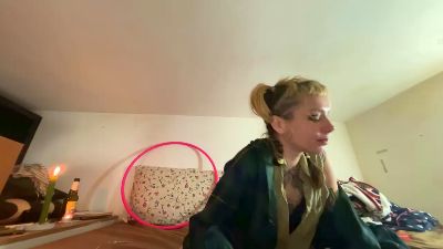 SpacerWoman webcam model stream image