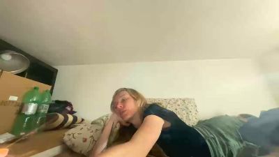 SpacerWoman webcam model stream image