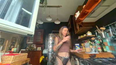 SpacerWoman webcam model stream image