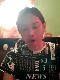 QueenSoreal webcam model stream image