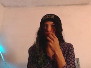 Petite Ariana webcam model stream image